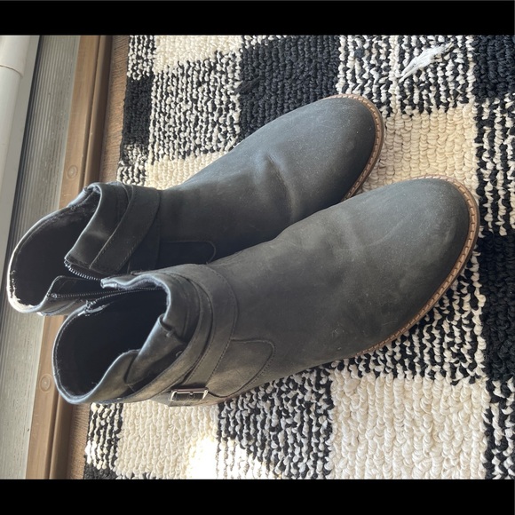 Clarks women’s bootie size 10 - Picture 2 of 3